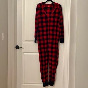 Quantity Available (2) sold separately
Macy’s size medium plaid pajamas jumpsuit